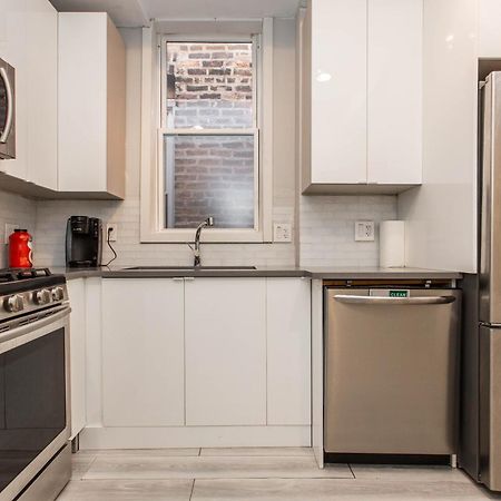 The Double Play - 1 Min Walk To Wrigley! Spacious 2Br - Perfect For Cubs Fans! Chicago Bagian luar foto