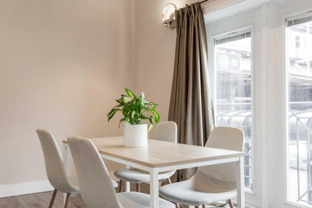 The Double Play - 1 Min Walk To Wrigley! Spacious 2Br - Perfect For Cubs Fans! Chicago Bagian luar foto
