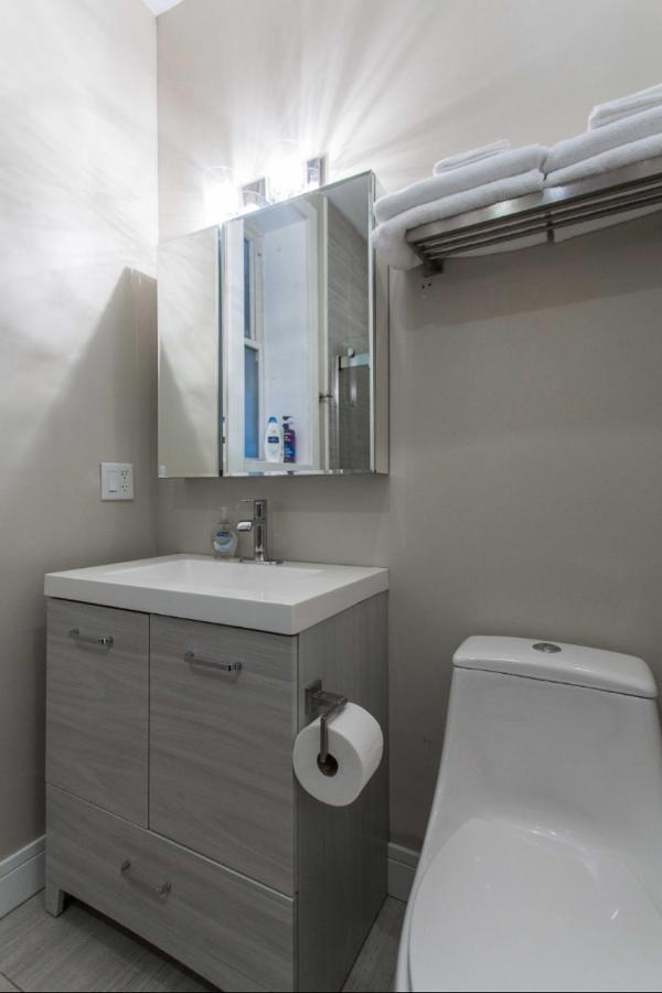 The Double Play - 1 Min Walk To Wrigley! Spacious 2Br - Perfect For Cubs Fans! Chicago Bagian luar foto