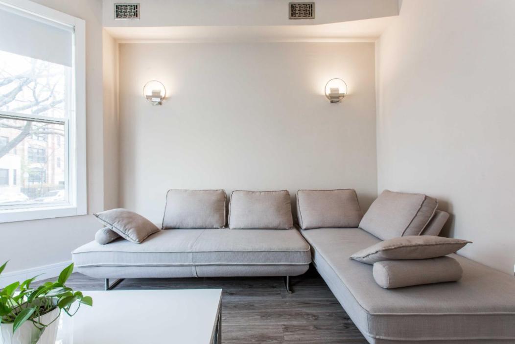 The Double Play - 1 Min Walk To Wrigley! Spacious 2Br - Perfect For Cubs Fans! Chicago Bagian luar foto