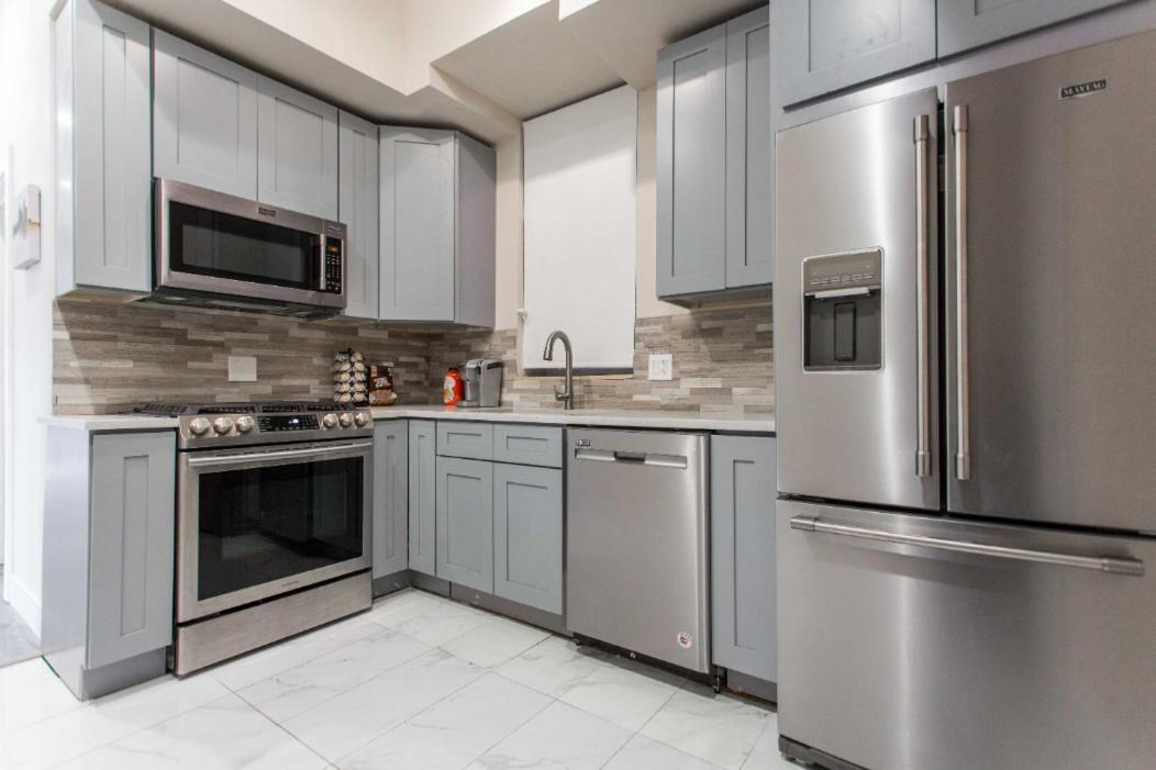 The Double Play - 1 Min Walk To Wrigley! Spacious 2Br - Perfect For Cubs Fans! Chicago Bagian luar foto