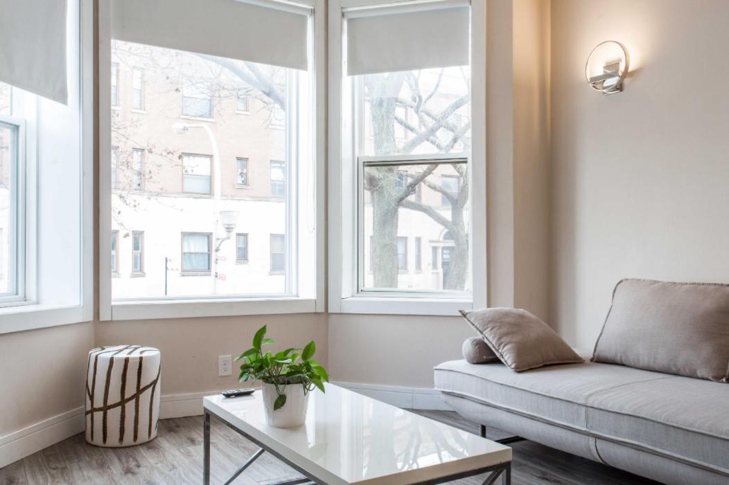 The Double Play - 1 Min Walk To Wrigley! Spacious 2Br - Perfect For Cubs Fans! Chicago Bagian luar foto