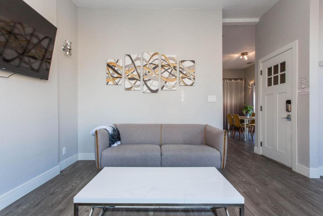 The Double Play - 1 Min Walk To Wrigley! Spacious 2Br - Perfect For Cubs Fans! Chicago Bagian luar foto