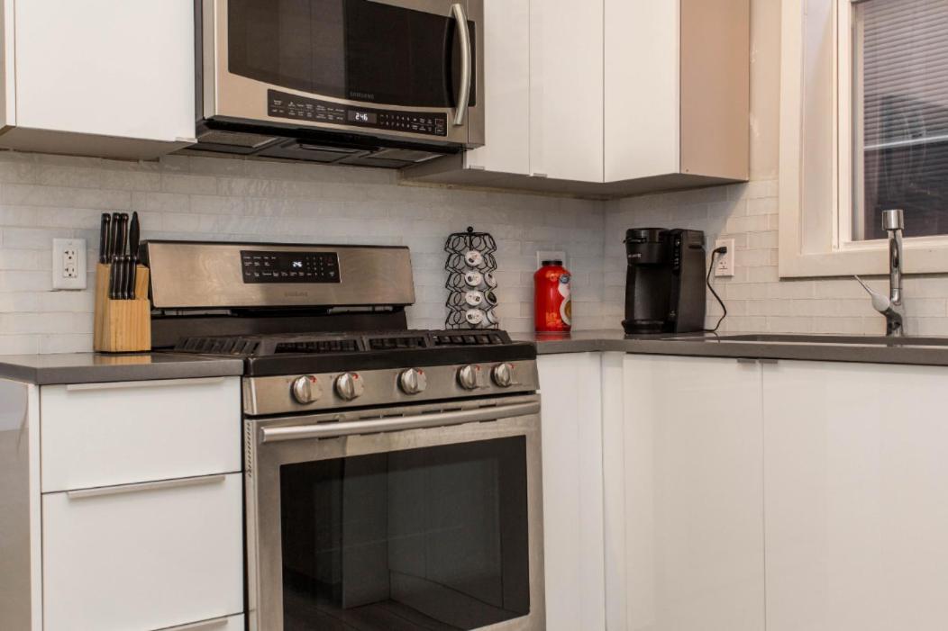The Double Play - 1 Min Walk To Wrigley! Spacious 2Br - Perfect For Cubs Fans! Chicago Bagian luar foto