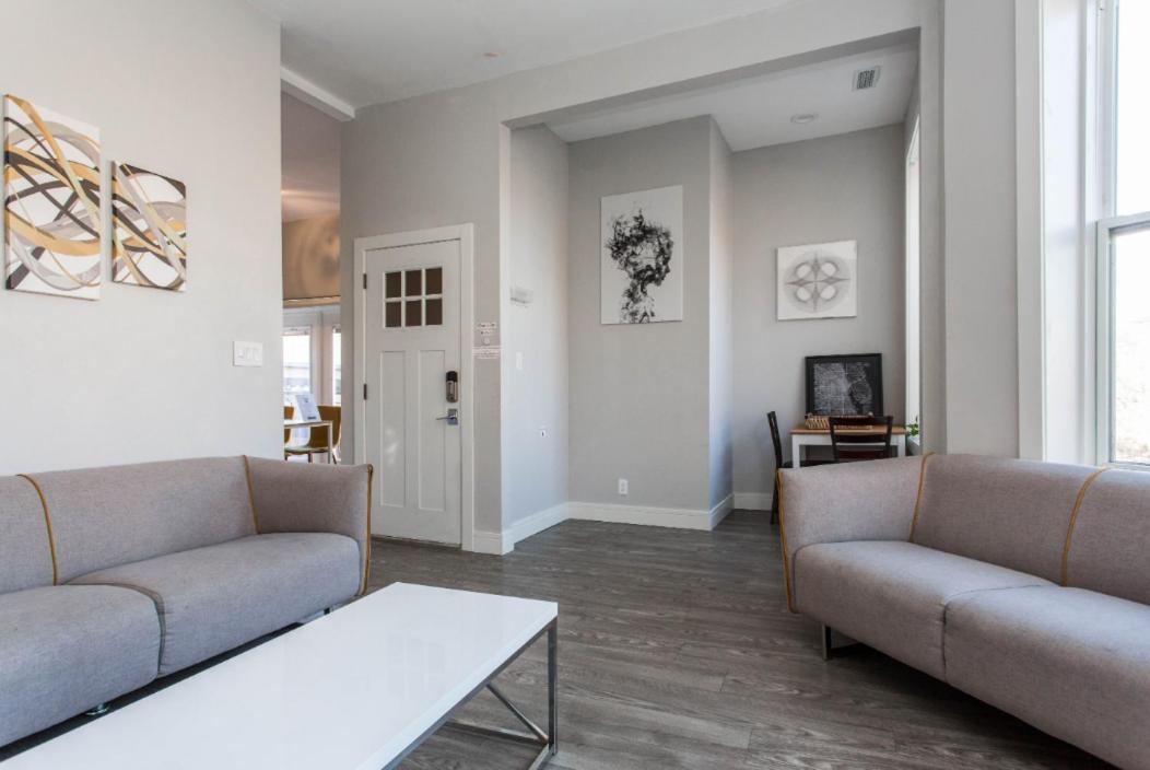 The Double Play - 1 Min Walk To Wrigley! Spacious 2Br - Perfect For Cubs Fans! Chicago Bagian luar foto