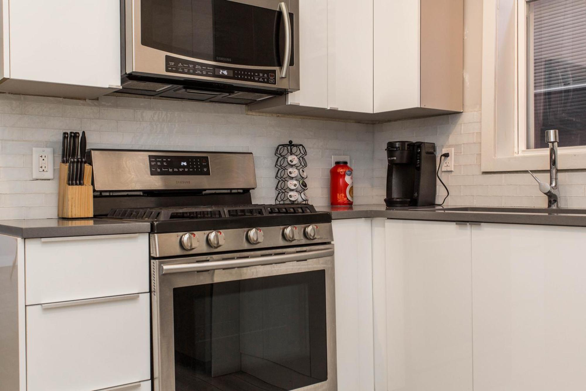 The Double Play - 1 Min Walk To Wrigley! Spacious 2Br - Perfect For Cubs Fans! Chicago Bagian luar foto