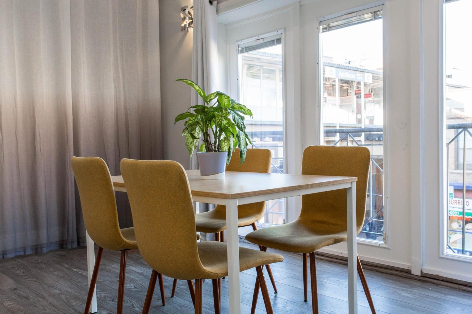 The Double Play! 1 Min Walk To Wrigley - 2Br - Perfect For Cubs Fans Chicago Bagian luar foto