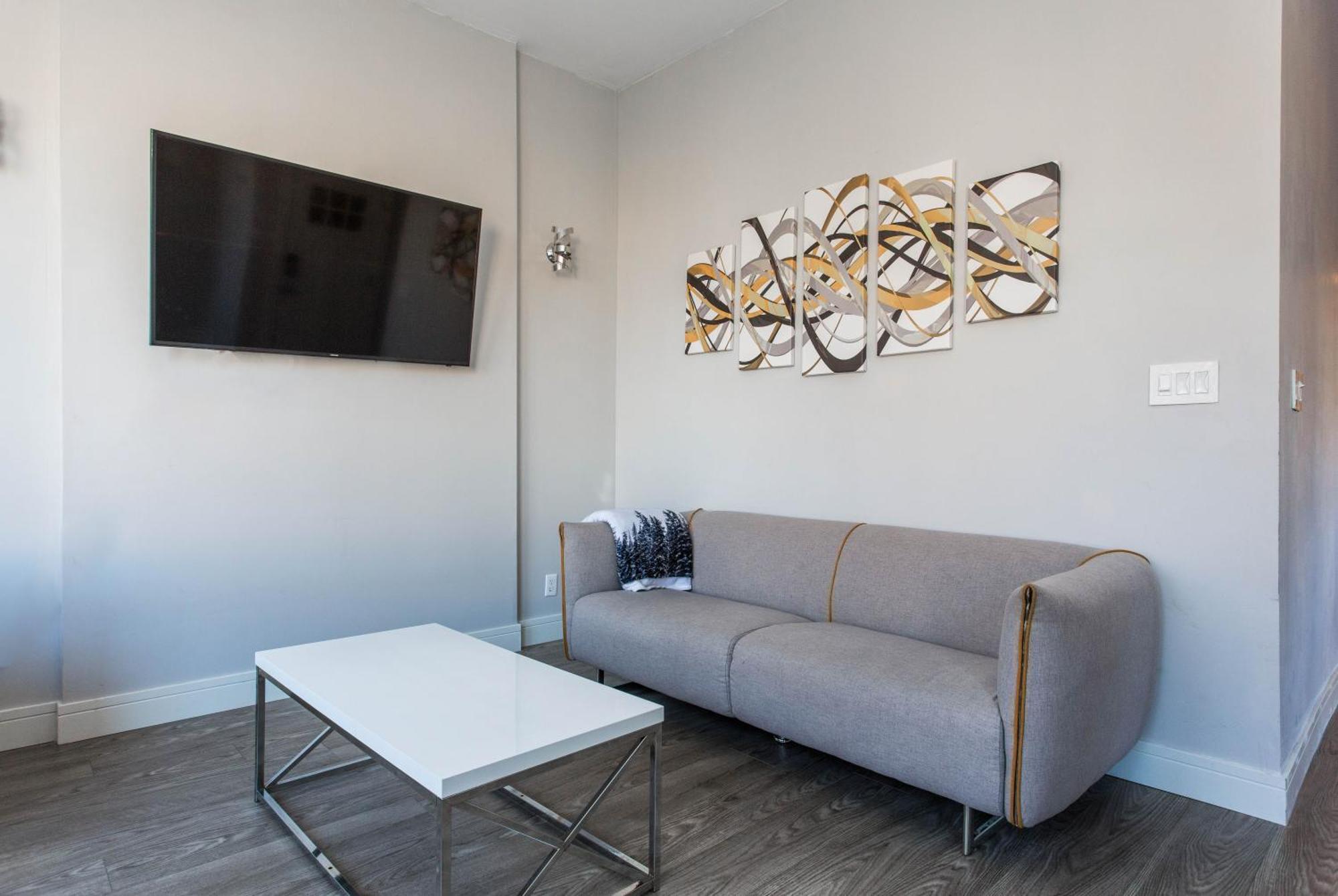 The Double Play - 1 Min Walk To Wrigley! Spacious 2Br - Perfect For Cubs Fans! Chicago Bagian luar foto