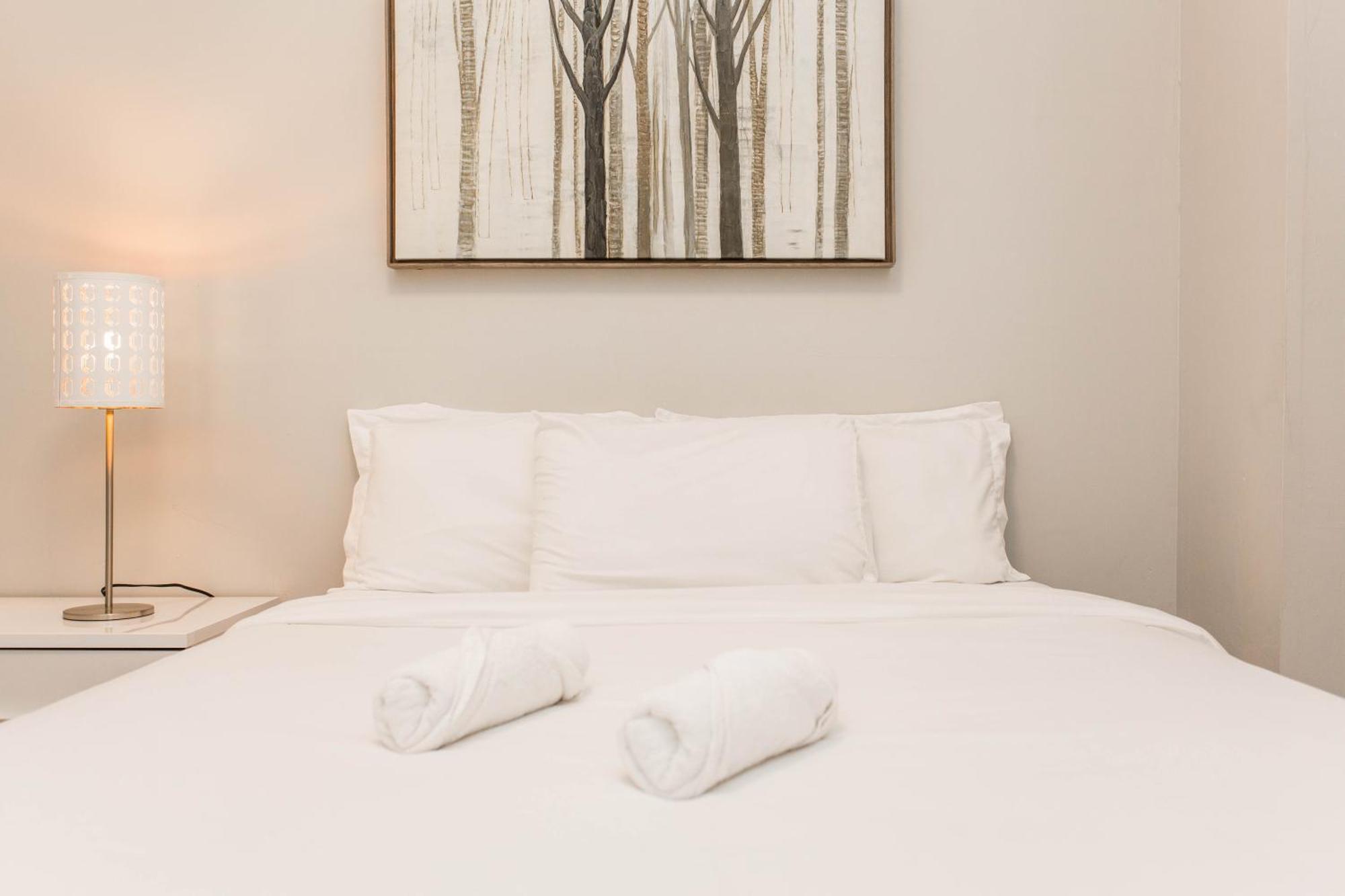 The Double Play - 1 Min Walk To Wrigley! Spacious 2Br - Perfect For Cubs Fans! Chicago Bagian luar foto